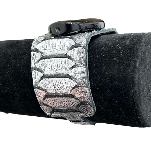 HEATHER HAWKINS SILVER CROCODILE LEATHER BRACELET WITH BLACK STONE - Picture 12 of 16